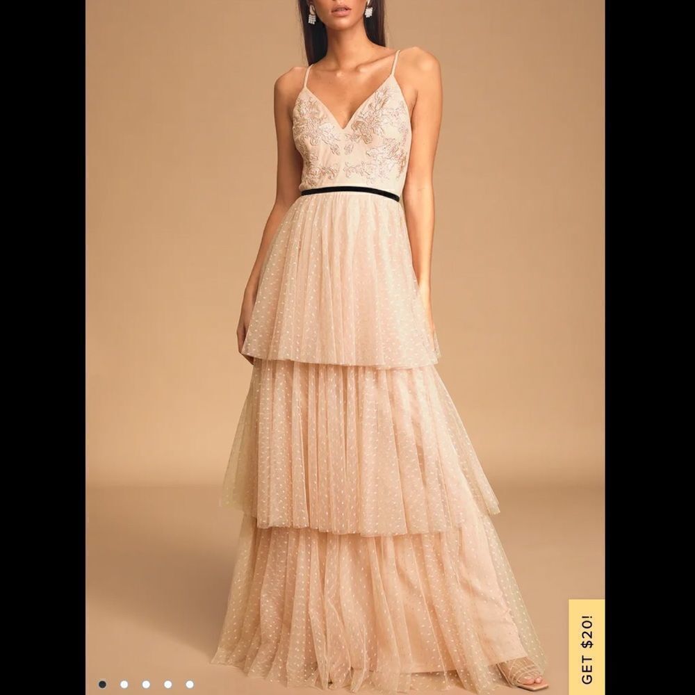 NWT Lulu*s Romantic Musings Blush Pink
Embroidered Lace Tiered Maxi Dress Large